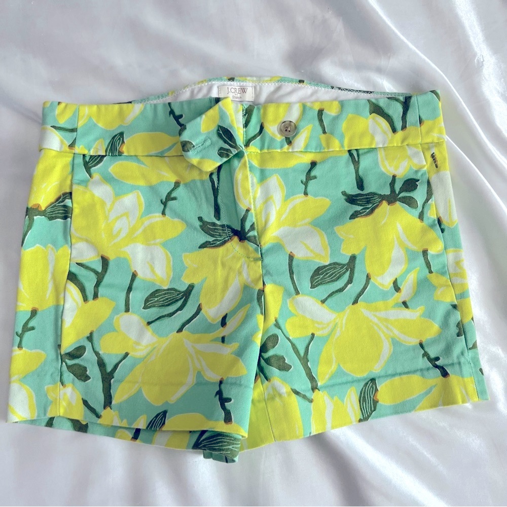 J.Crew Chino floral shorts, size 00, Pre-owned - Picture 2 of 3